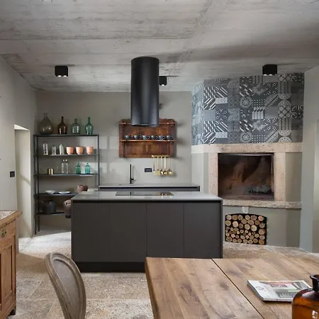 Luxury Covri With Pool And Grill In Novigrad Willa