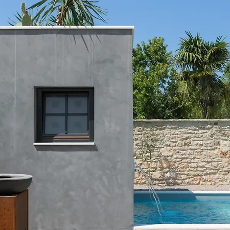 Luxury Covri With Pool And Grill In Novigrad Brtonigla